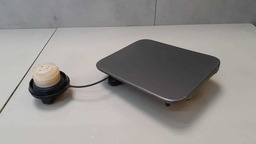 TAMPA PORTINHOLA NISSAN VERSA 2013 ORIGINAL