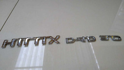 JOGO DE EMBLEMA DO PARALAMA TOYOTA HILUX SRV SW4 2012 A 2015