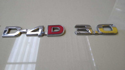 JOGO DE EMBLEMA DO PARALAMA TOYOTA HILUX SRV SW4 2012 A 2015