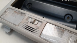 LUZ TETO CORTESIA TOYOTA HILLUX 2015 ORIGINAL