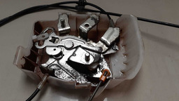 TRAVA TAMPA TRASEIRA TOYOTA HILUX 2015