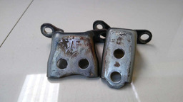 PAR DOBRADIÇA INF PORTA TRASEIRA ESQUERDA HILUX 3.0 2015