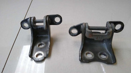 PAR DOBRADIÇA INF PORTA TRASEIRA DIREITA HILUX 3.0 2015