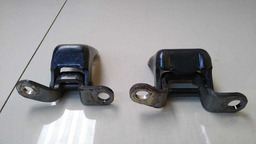 PAR DOBRADIÇA INF PORTA TRASEIRA DIREITA HILUX 3.0 2015