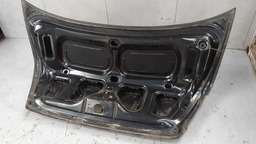 TAMPA TRASEIRA FIAT SIENA 2004 A 2008 COM DETALHE  PRETO