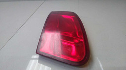 DEFLETOR OLHO DE GATO LADO ESQUERDO FIAT SIENA 2004 A 2008 VERMELHO