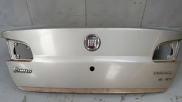 Tampa Traseira Fiat Siena 2009 A 2012 Com Detalhe Cinza-claro