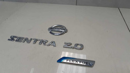 EMBLEMA  TAMPA TRASEIRA NISSAN SENTRA 2.0 FLEX  COMPLETO