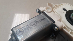 MOTOR MAQUINA VIDRO TRASEIRA DIREITA MERCEDES B180 2010 (2)