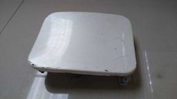 TAMPA PORTINHOLA NISSAN TIIDA 2010 2011