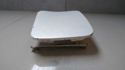 TAMPA PORTINHOLA NISSAN TIIDA 2010 2011