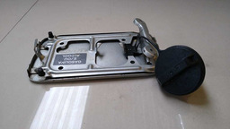 TAMPA PORTINHOLA NISSAN LIVINA 2009 A 2013 (1)