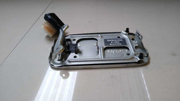 TAMPA PORTINHOLA NISSAN LIVINA 2009 A 2013 (1)