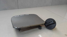 TAMPA PORTINHOLA NISSAN MARCH 2008