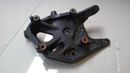 SUPORTE COMPRESSOR AR CONDICIONADO PT CRUISER 2.4 2008 2009