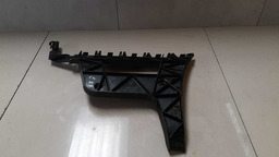 GUIA PARA-CHOQUE TRASEIRO DIREITO AUDI A4 TFSI 2011