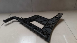 GUIA PARA-CHOQUE TRASEIRO DIREITO AUDI A4 TFSI 2011