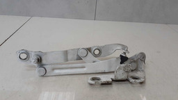 BRAÇO TAMPA TRASEIRA LADO DIREITO NISSAN SENTRA 2013