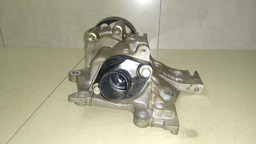 BOMBA DAGUA SUPORTE POLIA NISSAN LIVINA 1.8 2011