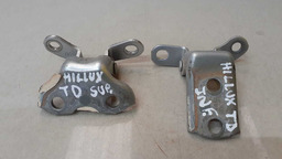 PAR DOBRADIÇAS TRASEIRA DIREITA TOYOTA HILUX 2014 2015