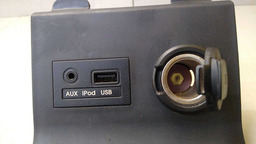 MOLDURA CENTRAL USB AUX IPOD HYUNDAI HB20 1.0 2013 2014 2015
