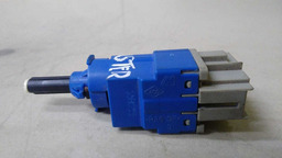 INTERRUPTOR PEDAL EMBREAGEM RENAULT DUSTER 2012 2013 2014