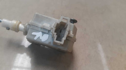 TRAVA ELÉTRICA PORTINHOLA VW PASSAT VARIANT 2012 A 2014