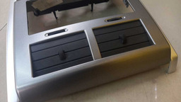 MOLDURA CENTRAL CAPA PAINEL JEEP CHEROKEE 3.7 V6 2010