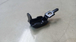 SUPORTE FIXAÇÃO JUNÇÃO BANCO T. CENTRAL VW PASSAT TSI 2013