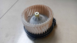 MOTOR VENTILADOR AR FORÇADO TOYOTA HILUX SW4 2.8 2017 2018X