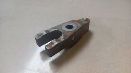 SUPORTE FIXAÇÃO BICO INJETOR TOYOTA HILUX SW4 2.8 2017 2018