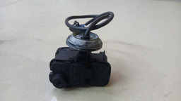 MOTOR TRAVA PORTINHOLA VW JETTA TSI 2.0 2012 2013 5C6810773B