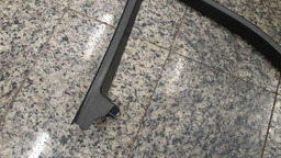 MOLDURA COLUNA PORTA D. E. RANGE ROVER EVOQUE 2013 A 2015