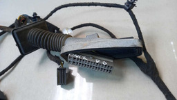 CHICOTE PORTA DIANTEIRA DIREITO GM ONIX 2013 2014 52089133