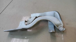 DOBRADIÇA CAPÔ LADO ESQUERDO GM CAPTIVA 2.4 2012