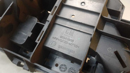 SUPORTE INFERIOR CAIXA FUSÍVEL GM COBALT 1.4 2018 2019 FLEX