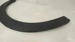 MOLDURA PARALAMA TRASEIRO ESQUERDO NISSAN KICKS 2016 - 2020