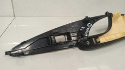 MOLDURA BOTÃO C/ APOIO TRASEIRO ESQUERDO HYUNDAI SONATA 2010