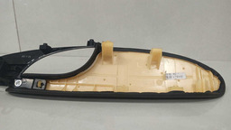 MOLDURA BOTÃO C/ APOIO TRASEIRO ESQUERDO HYUNDAI SONATA 2010