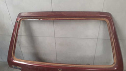 TAMPA TRASEIRA FIAT UNO 1993 A 1998 VERMELHO