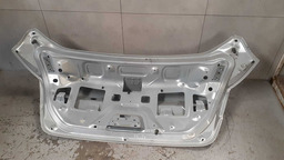 TAMPA TRASEIRA FORD FOCUS 2014 A 2017 COM DETALHE CINZA