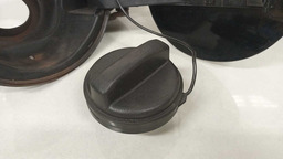 TAMPA PORTINHOLA GM SPIN 1.8 2017