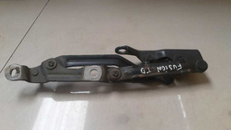 BRAÇO TAMPA TRASEIRA LADO DIREITO FORD FUSION 2006 A 2009