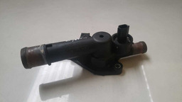 FLANGE VÁLVULA TERMOSTÁTICA RENAULT KWID 1.0 3CC 2017 2018