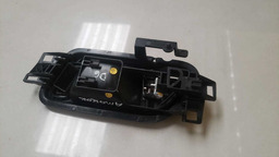 MAÇANETA INTERNA DIREITA VW AMAROK 2010 A 2015 (6) DIANTEIRA/TRASEIRA