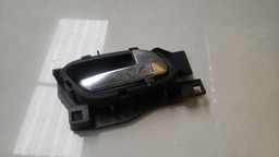 MAÇANETA INTERNA DIREITA PEUGEOT 208 2014 A 2018 (2) DIANTEIRA/TRASEIRA