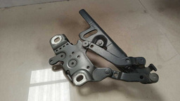 BRAÇO CAPÔ LADO ESQUERDO BMW 328I 2014