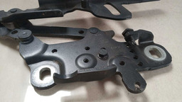 BRAÇO CAPÔ LADO ESQUERDO BMW 328I 2014