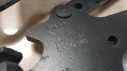 BRAÇO CAPÔ LADO DIREITO BMW 328I 2014