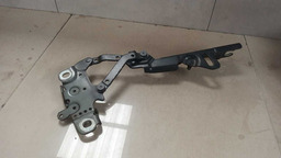 BRAÇO CAPÔ LADO DIREITO BMW 328I 2014